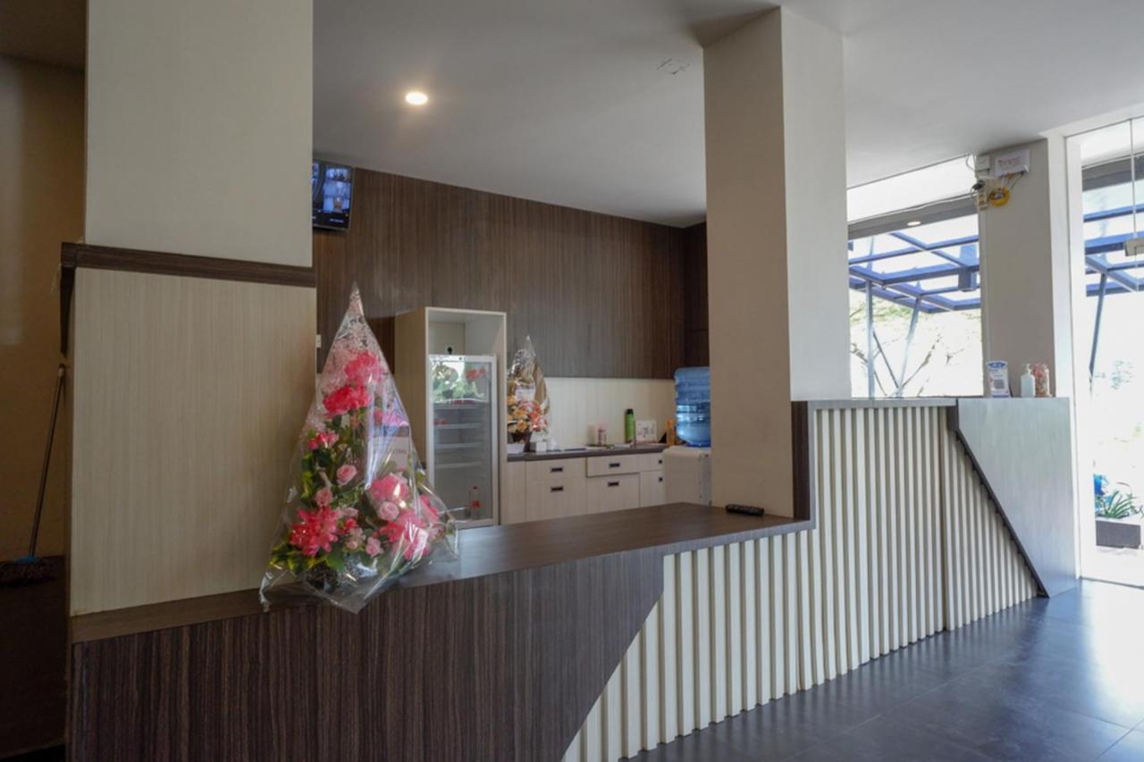 Reddoorz Plus Near Solo Baru Экстерьер фото