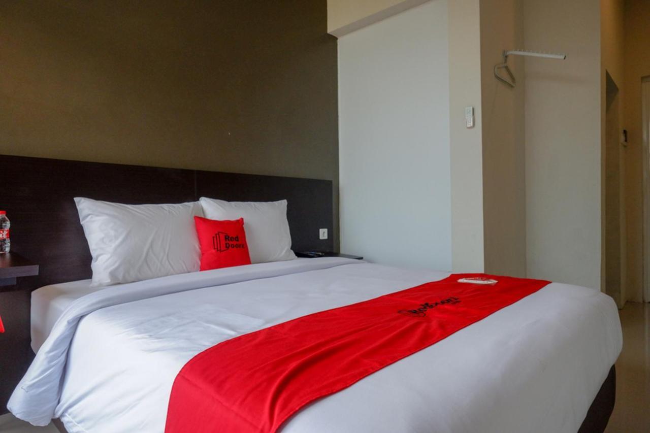 Reddoorz Plus Near Solo Baru Экстерьер фото